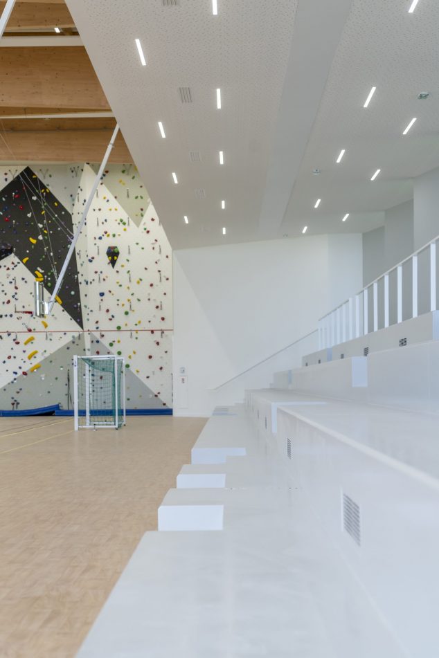 Salle Omnisports à ST JEAN DE BOURNAY (38) - Espace gradins