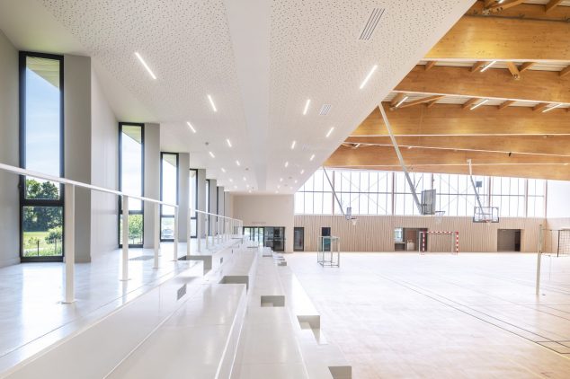 Salle Omnisports à ST JEAN DE BOURNAY (38) - Vue depuis les gradins